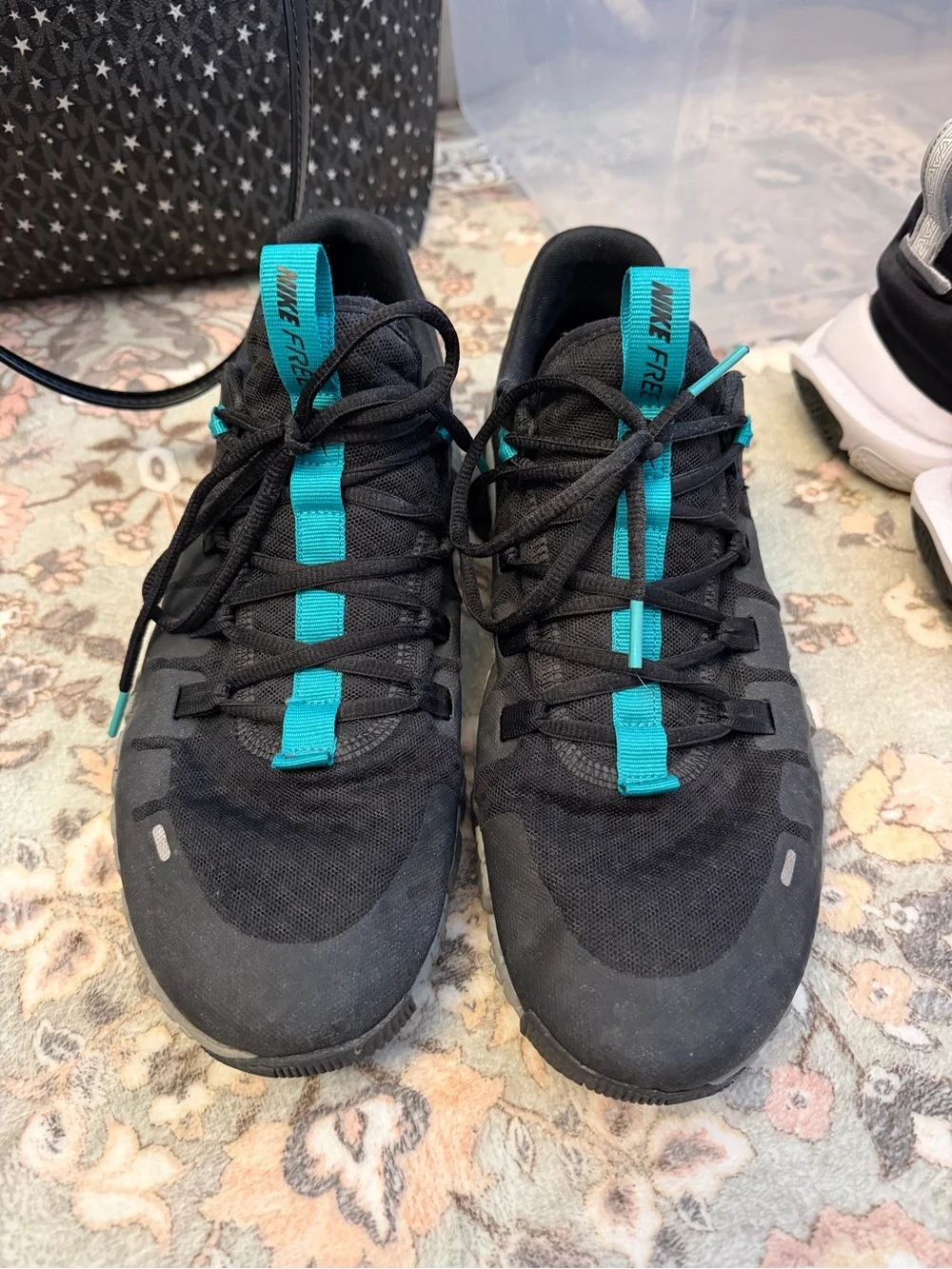 Nike Men's Black and Teal Metcon Free